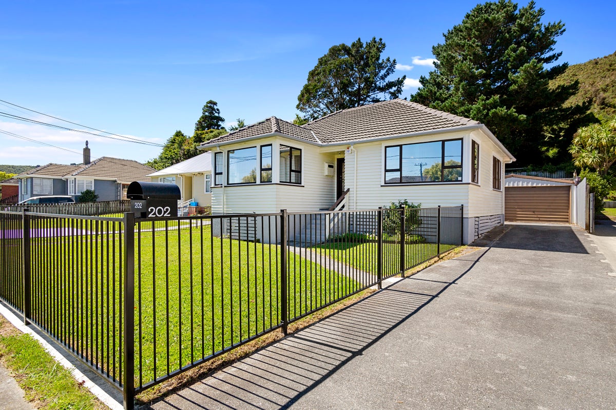 202 Waddington Drive, Naenae, Lower Hutt - Carousel 1
