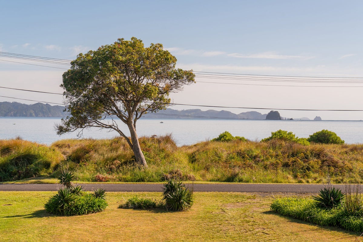 44 Marine Parade, Cooks Beach, Whitianga - Carousel 2