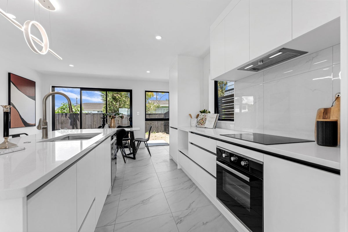 33 Paapaakiri Loop, Takanini, Auckland - Carousel 1