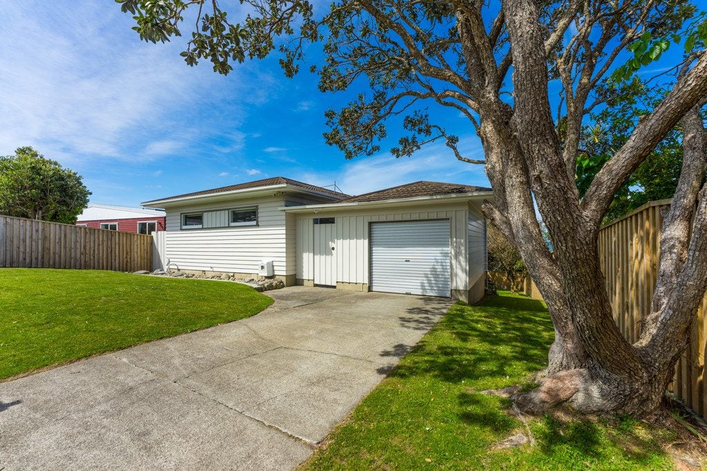 33 Oakleigh Street, Maungaraki, Lower Hutt - Carousel 1