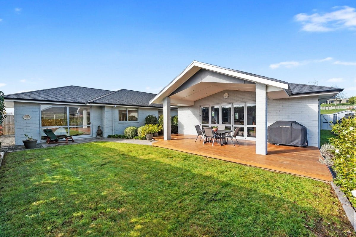 7 Nicola Jean Place, Flagstaff, Hamilton - Carousel 2