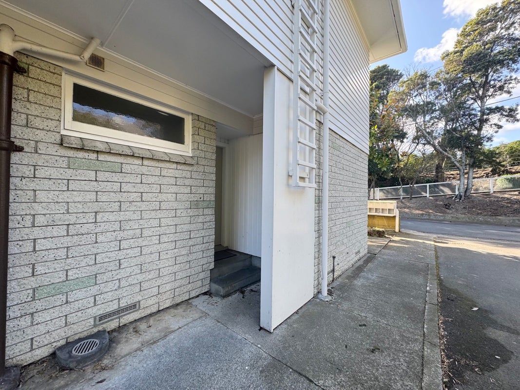 1/10 Trevethick Grove, Woburn, Lower Hutt - Carousel 2