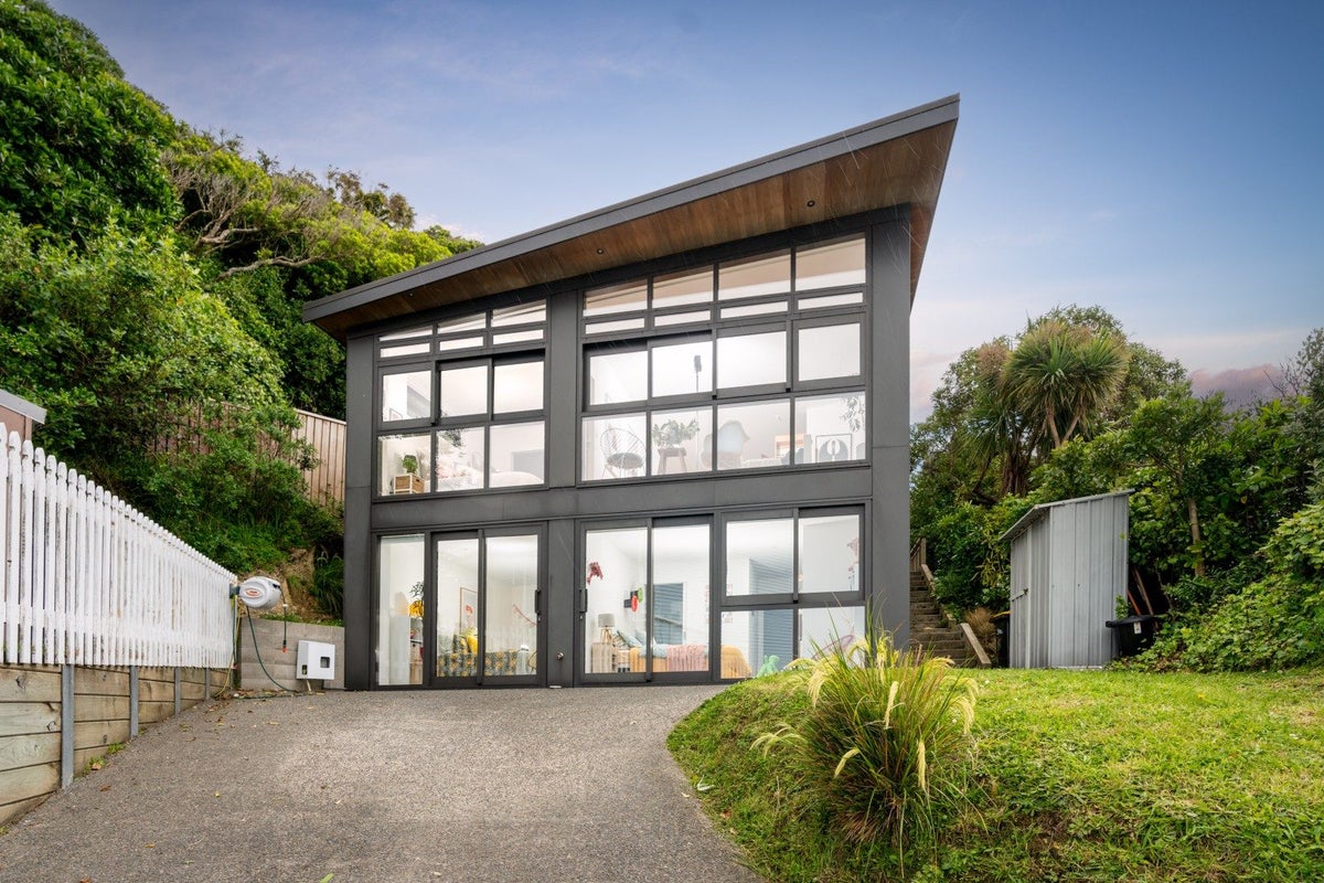 26 Priscilla Crescent, Mornington, Wellington - Carousel 1