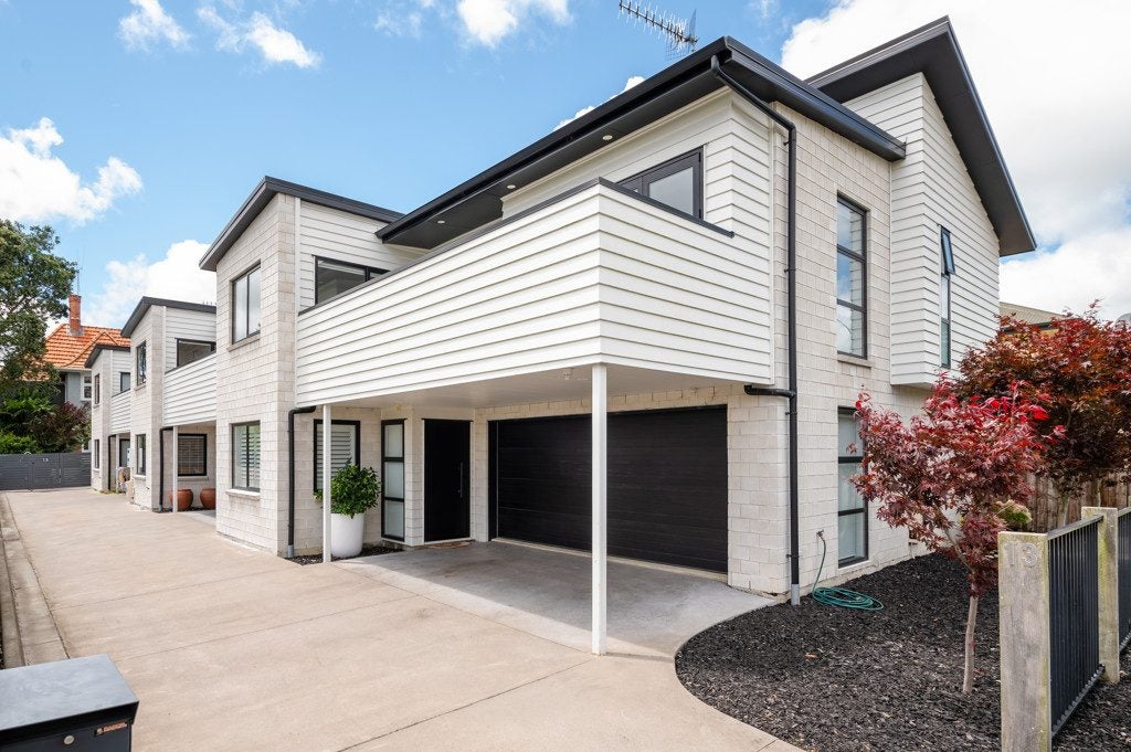 2/13 Manning Street, Hamilton Central, Hamilton - Carousel 17