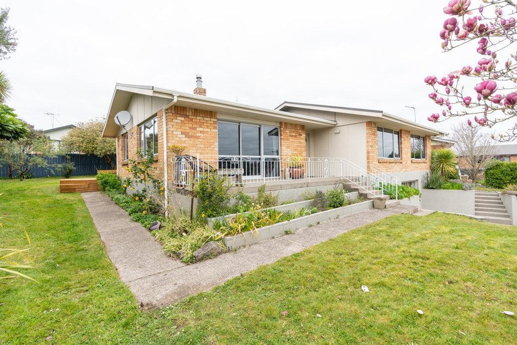 6 Thomson Avenue, Dinsdale, Hamilton - Carousel 1