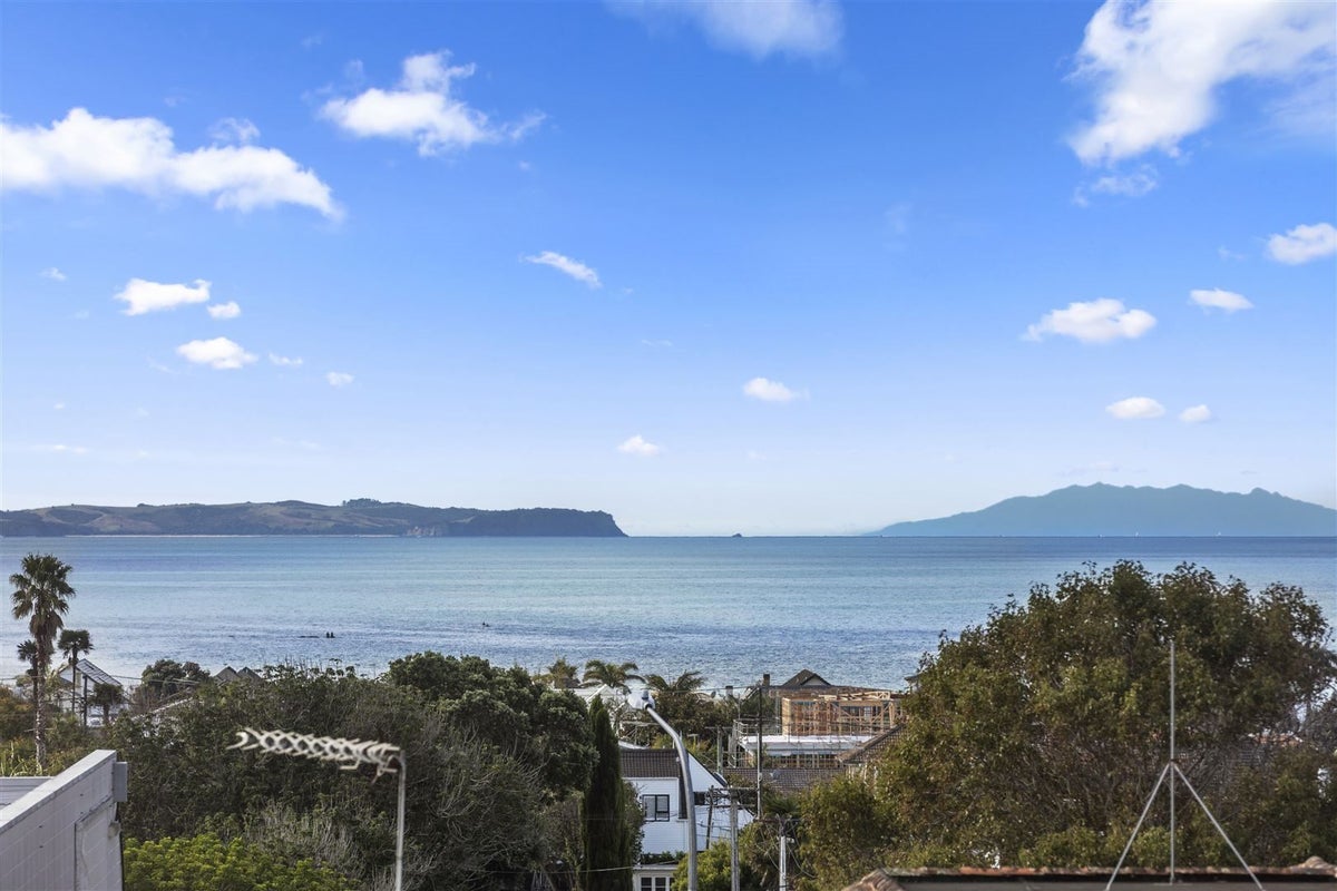 5D Pierce Road, Milford, Auckland - Carousel 2