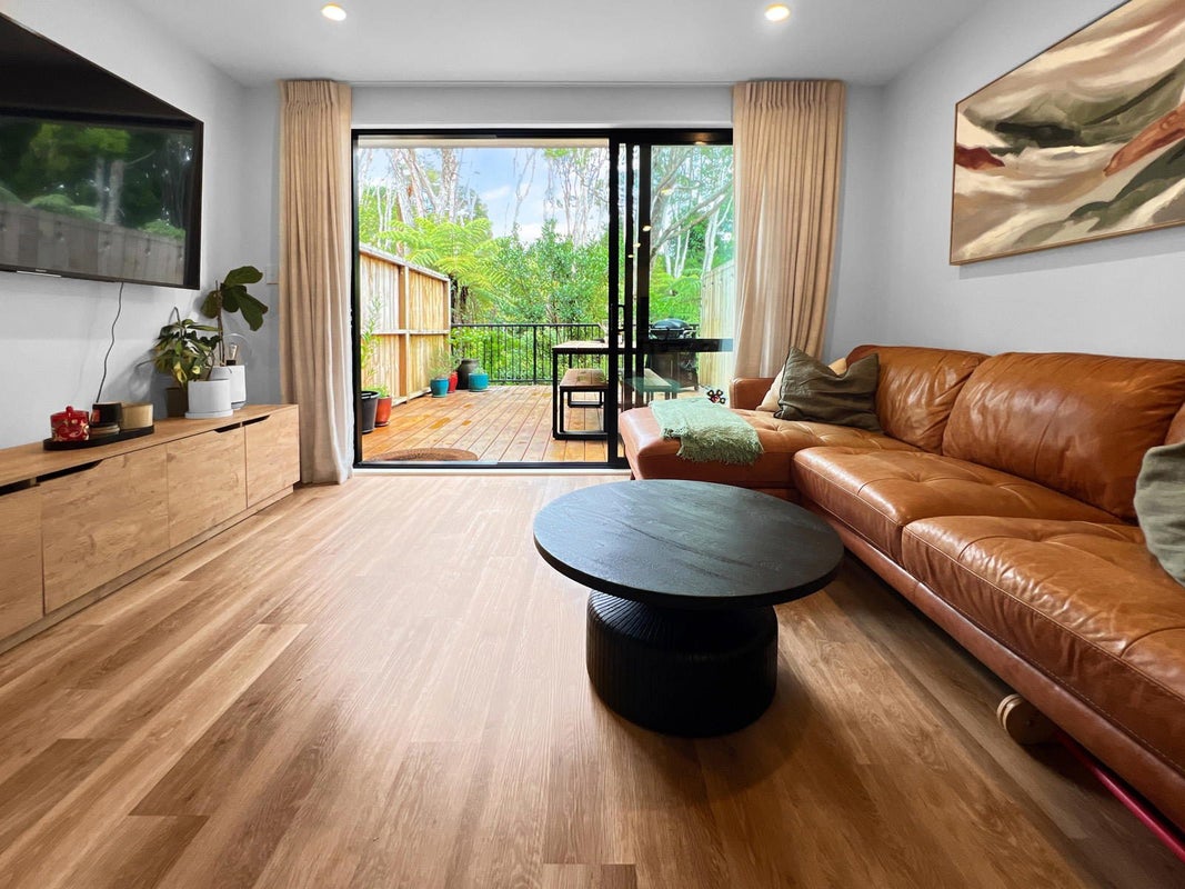 31 Tokai Place, Glen Eden, Auckland - Carousel 1