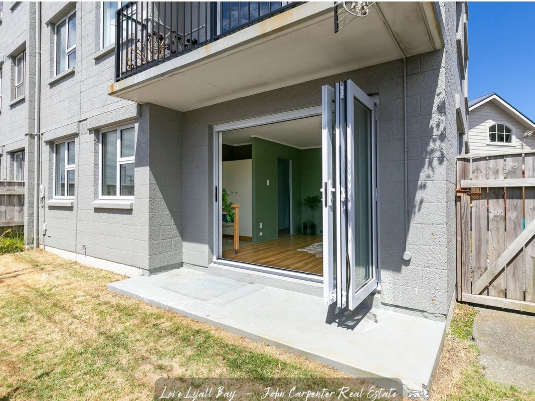 1/102 Lyall Parade, Lyall Bay, Wellington - Carousel 1