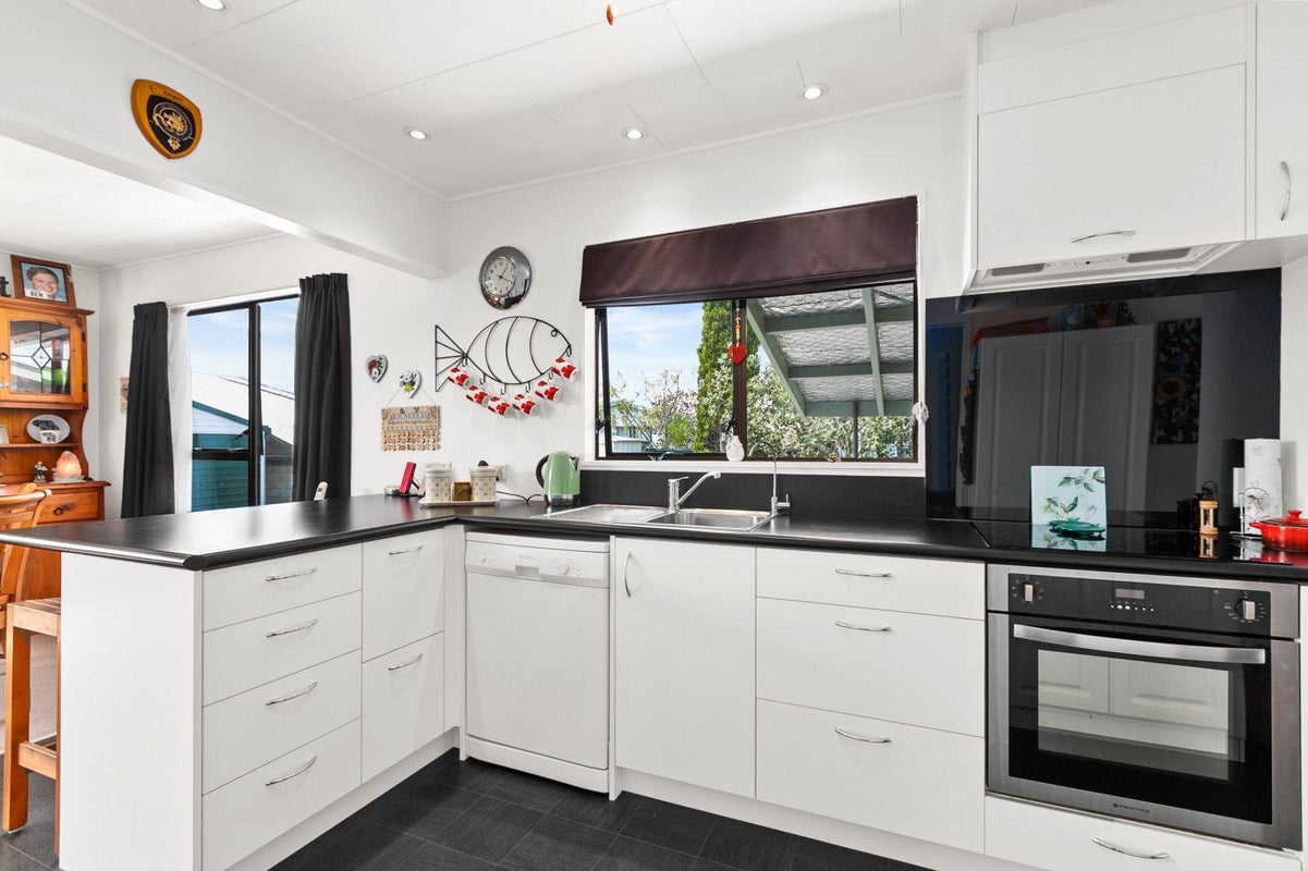 7 Latham Stubbs Crescent, Waipawa, Central Hawke's Bay, Hawke's Bay - Carousel 2