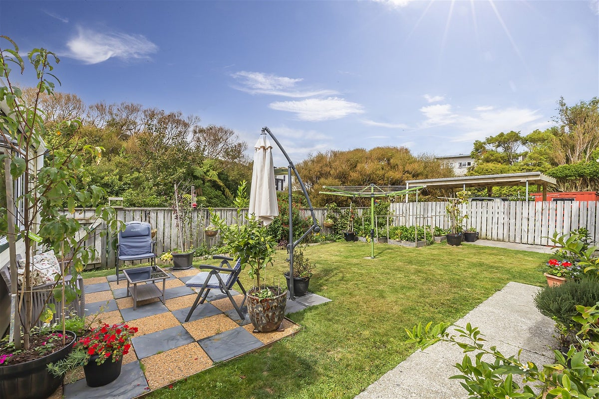 12 Findlay Street, Tawa, Wellington - Carousel 2