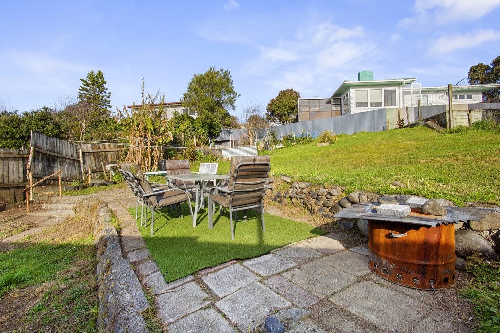 82 Bell Street, Tawa, Wellington - Carousel 17