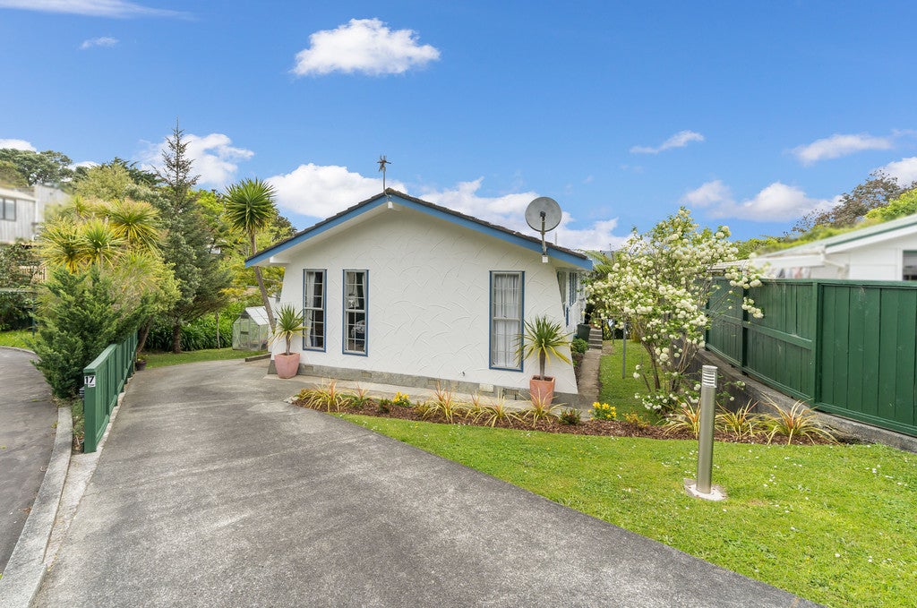 17 Picasso Grove, Belmont, Lower Hutt - Carousel 2