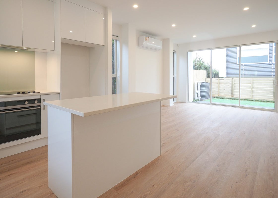 3/10 Tirimoana Road, Te Atatu South, Auckland - Carousel 1