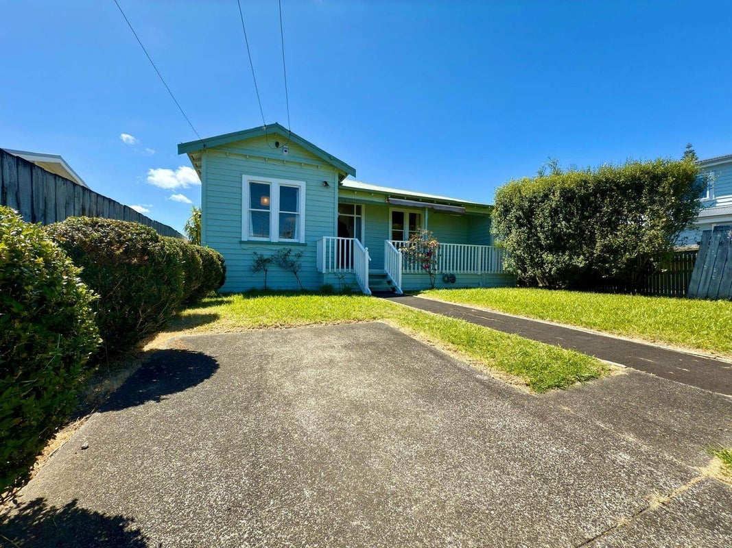 39 Finch Street, Morningside, Auckland - Carousel 2