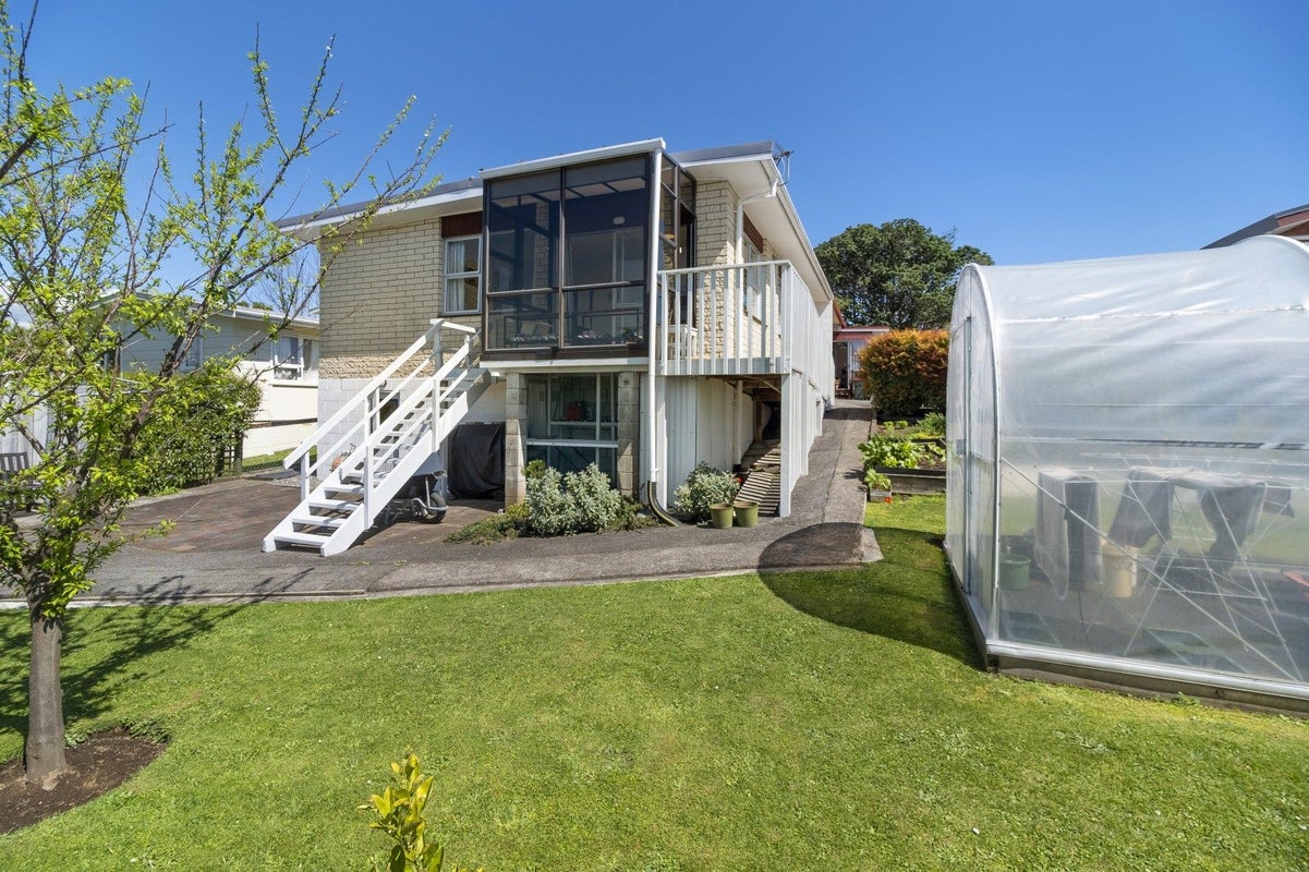 2/15 Mayfair Place, Westown, New Plymouth - Carousel 1