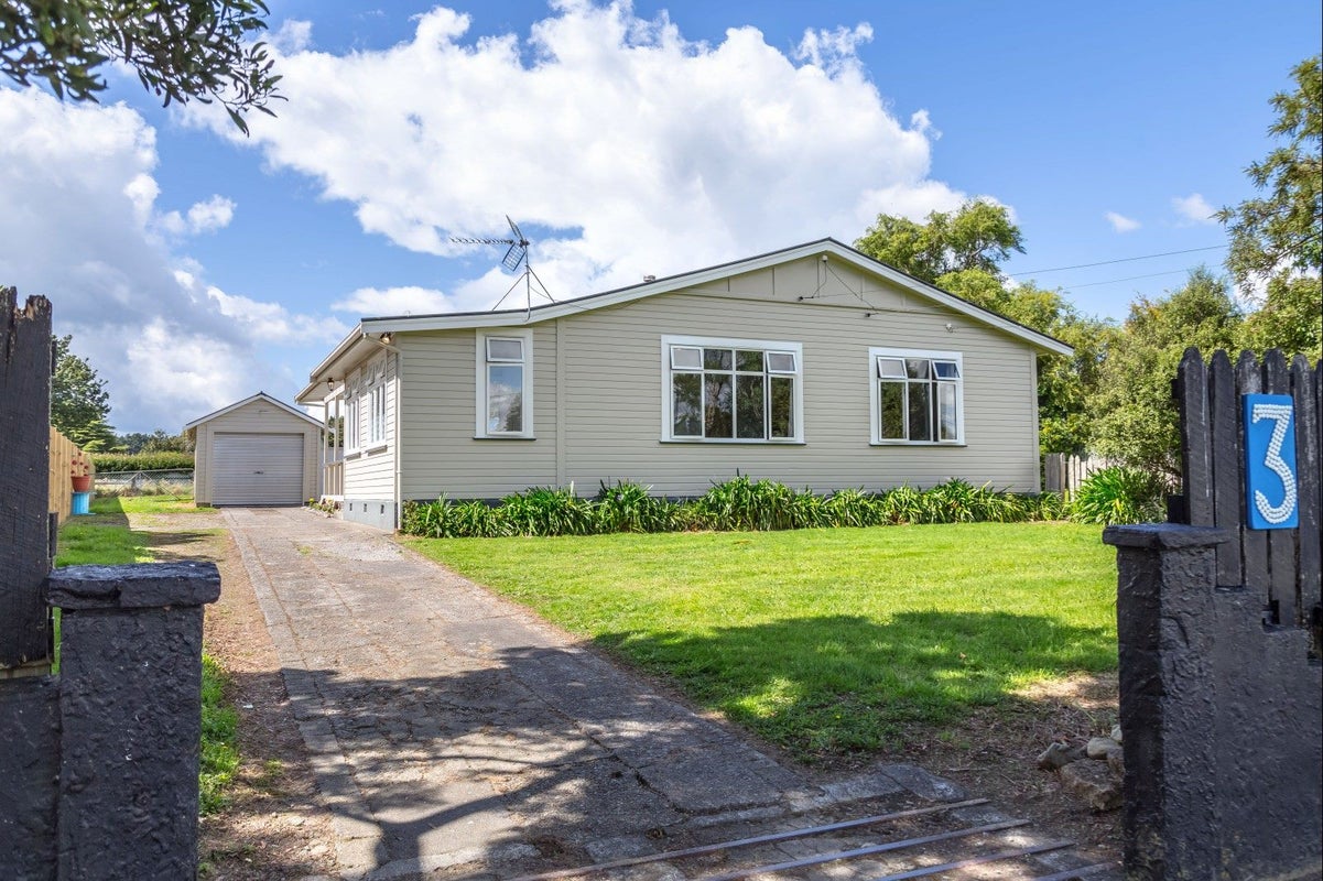 1 Anderson Street, Eketahuna - Carousel 1