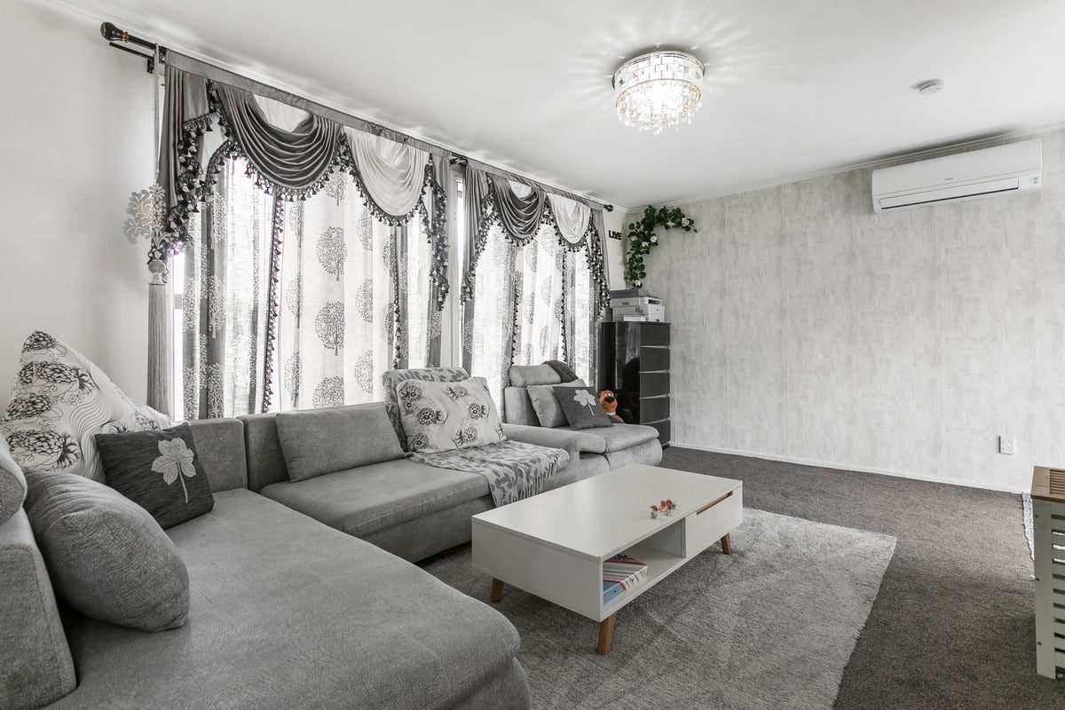 2/116 Beaumonts Way, Manurewa, Auckland - Carousel 2