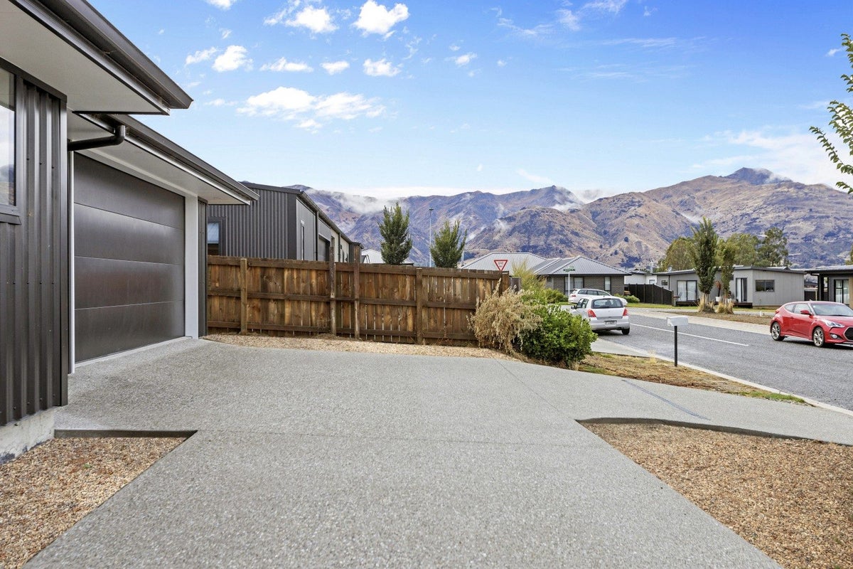 37 Woodpecker Street, LAKE HAWEA - Carousel 23