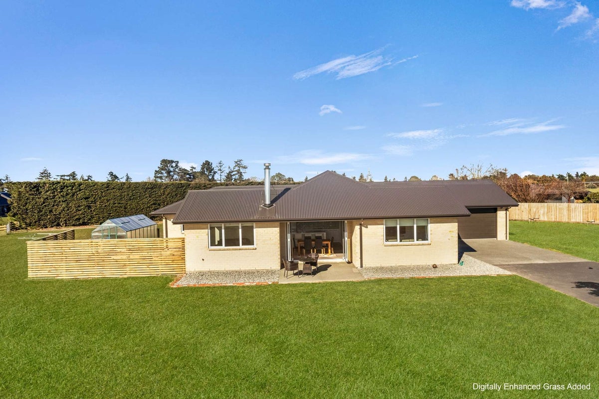 6 Westview Drive, Tinwald, Ashburton - Carousel 1