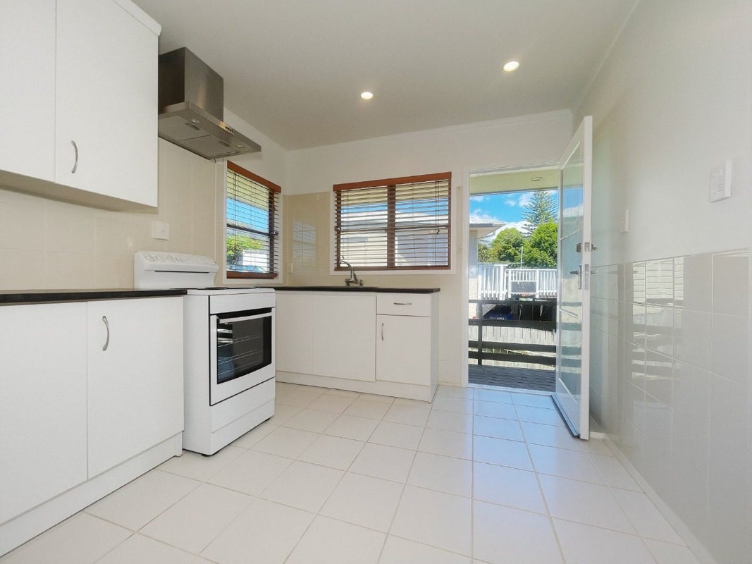 1/9 Fuchsia Place, Birkdale, Auckland - Carousel 1