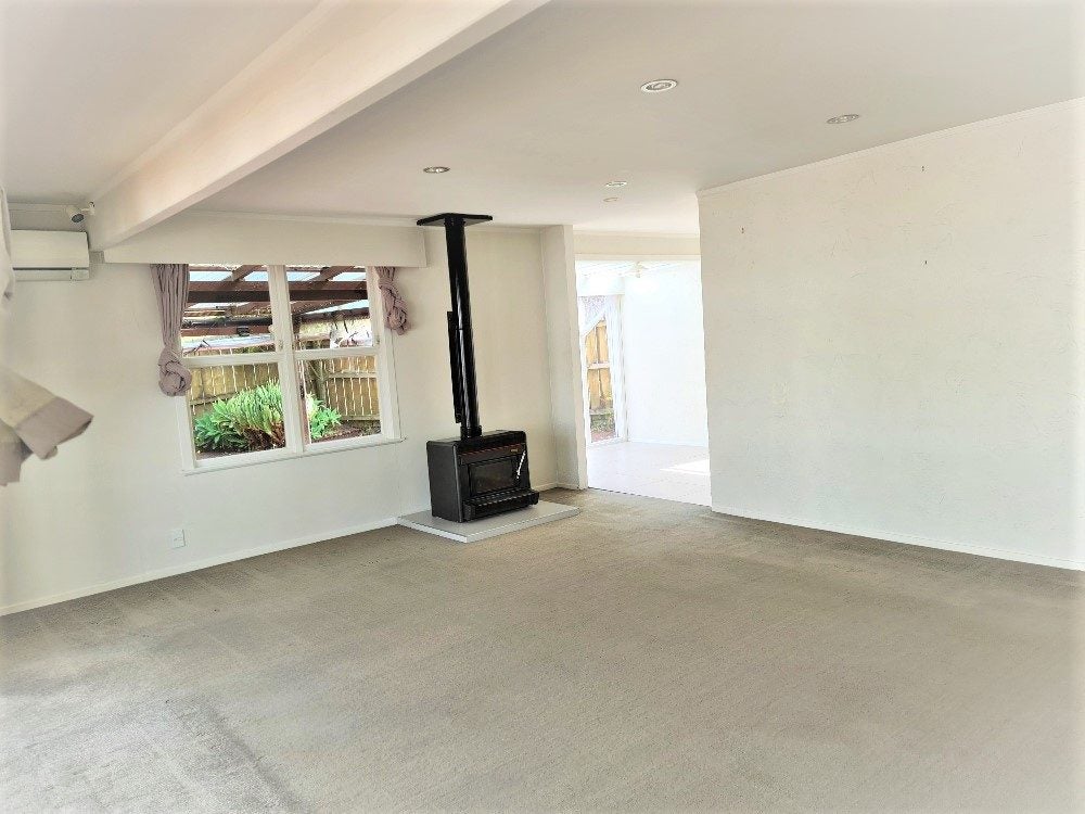 5 Datura Place, Sunnynook, Auckland - Carousel 2
