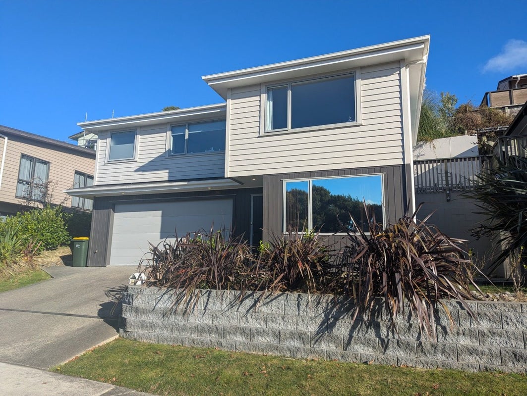 44 Albatross Close, Whitby, Porirua - Carousel 1