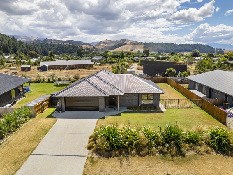 16 Cooper Crescent, Luggate, Wanaka - Carousel 1