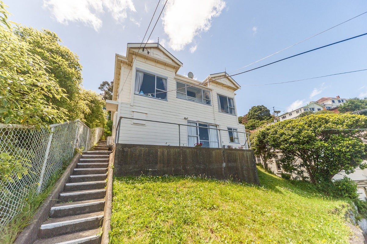 24 Konini Road, Hataitai, Wellington - Carousel 1
