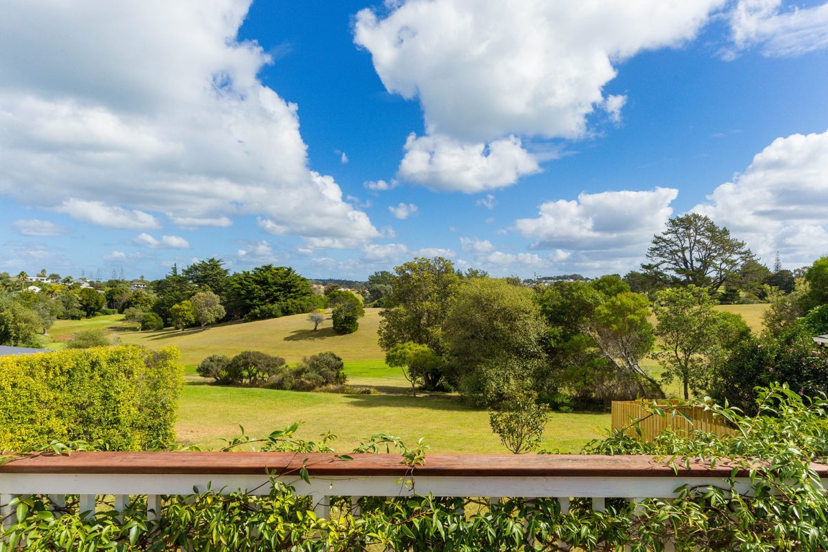 27 Shakespear Road, Army Bay, Whangaparaoa - Carousel 2