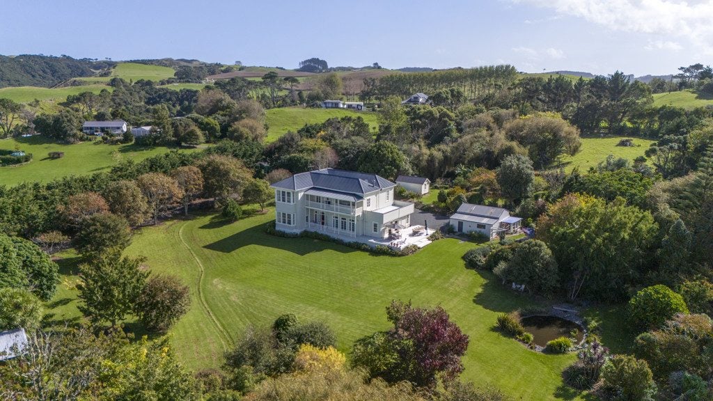 26 Crosland Road, South Head, Helensville - Carousel 1
