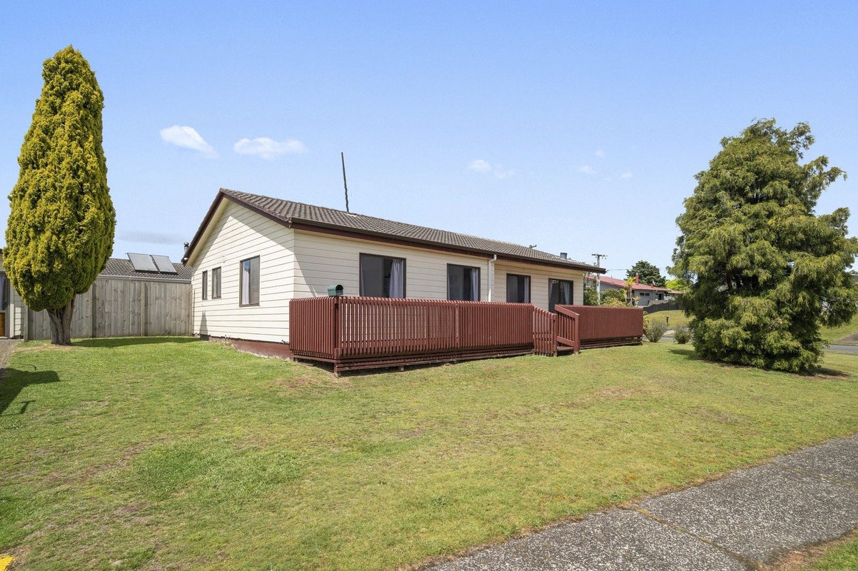 1 Deborah Place, Mangakakahi, Rotorua - Carousel 1