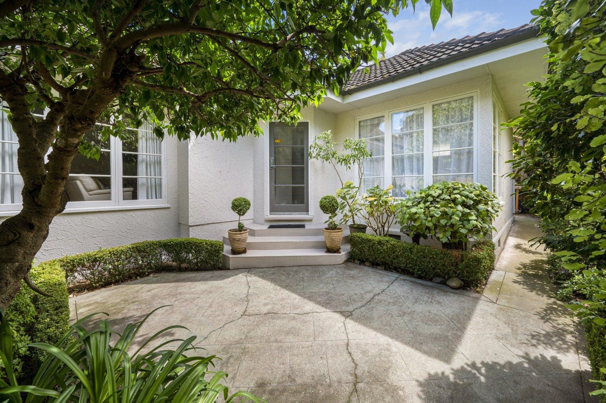 20 Thompson Road, Bluff Hill, Napier - Carousel 1