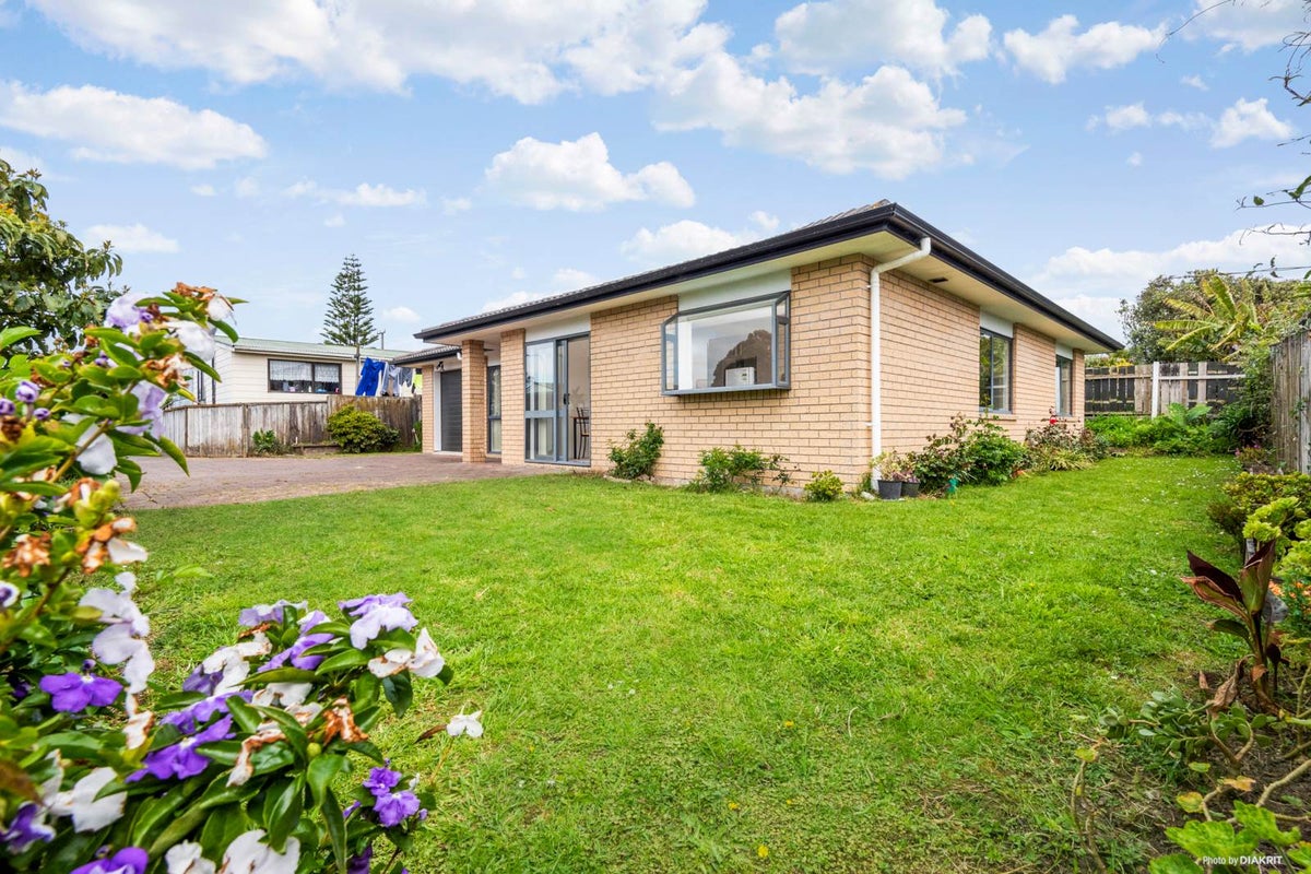 16A Vanguard Road, Kelston, Auckland - Carousel 2
