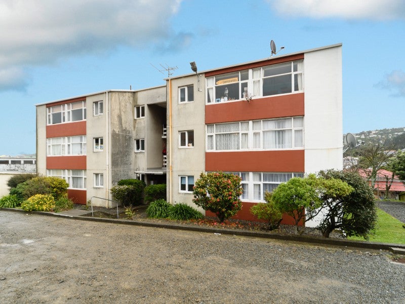 1/16 Angus Avenue, Berhampore, Wellington - Carousel 1