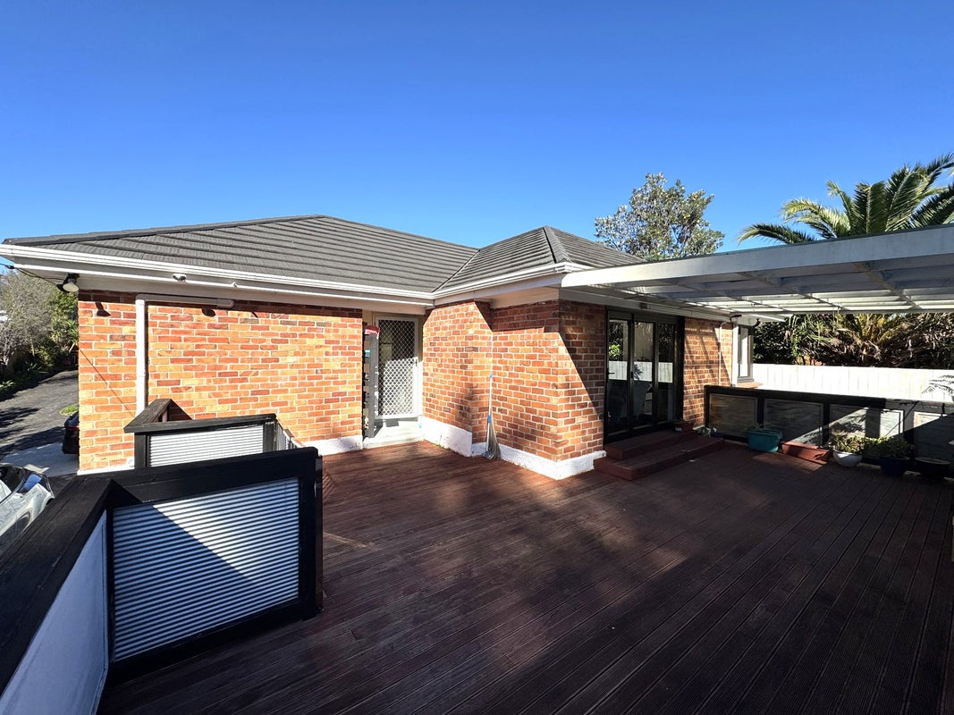 20 Godley Road, Green Bay, Auckland - Carousel 2