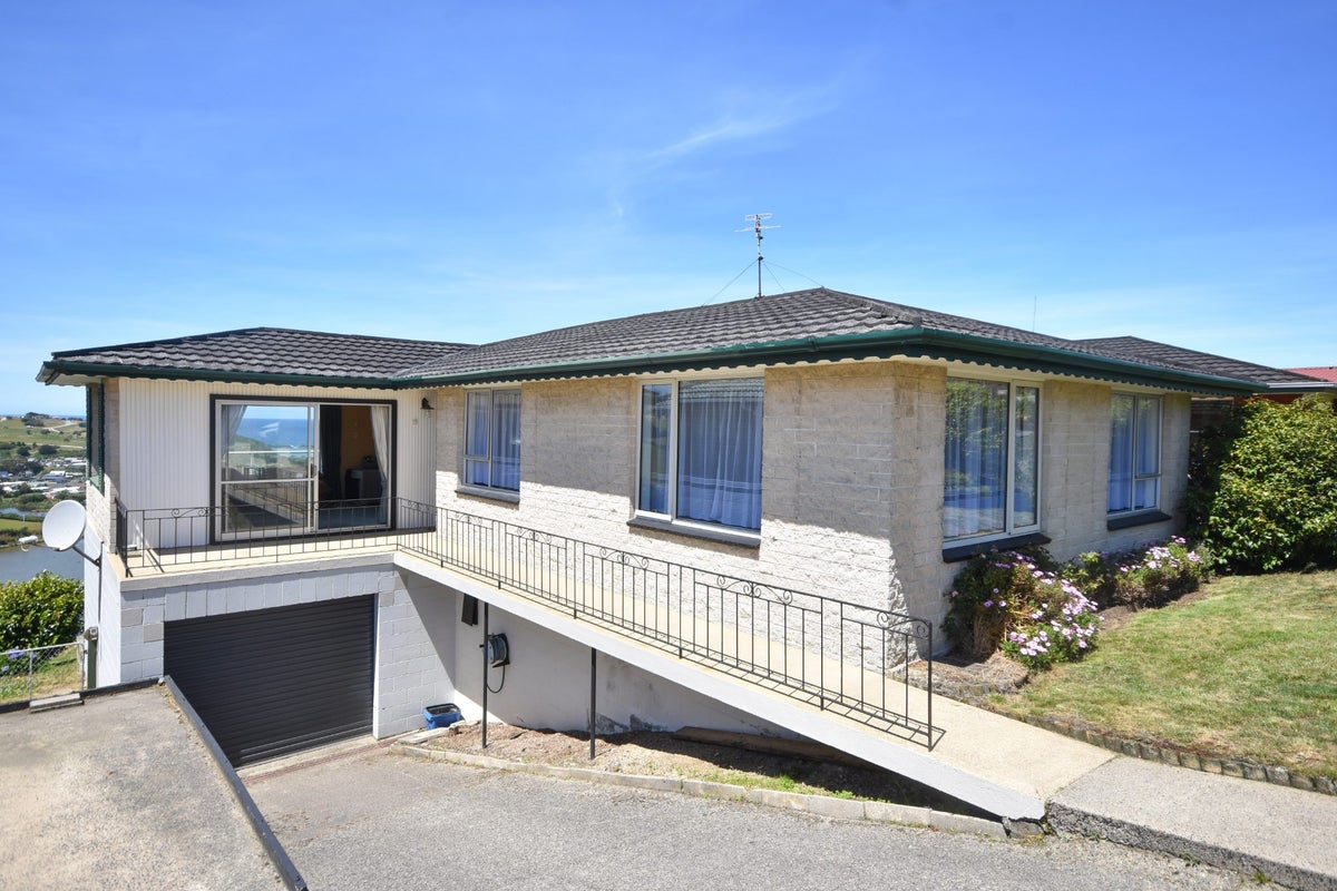 64 Spencer Street, Andersons Bay, Dunedin - Carousel 1