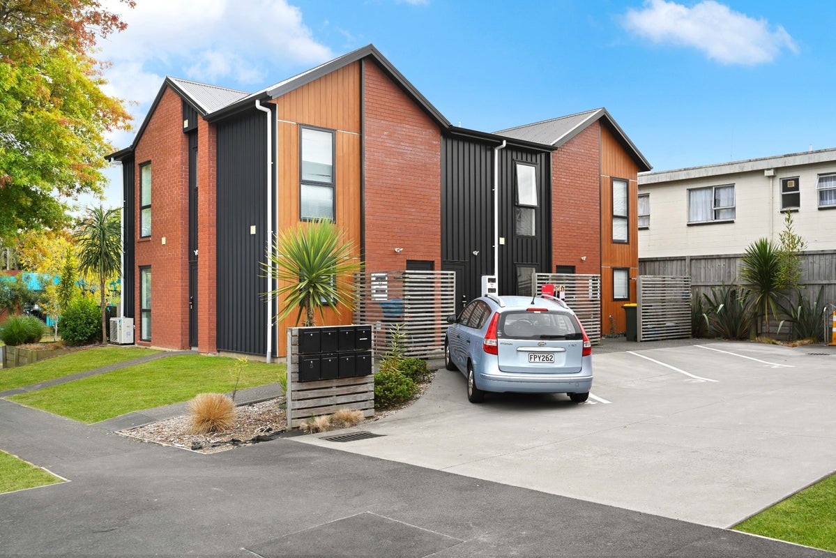 2/13 Palmerston Street, Hamilton Central, Hamilton - Carousel 15