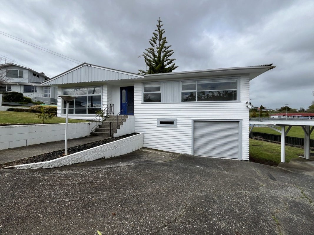 1 Kingsway Crescent, Forest Lake, Hamilton - Carousel 2