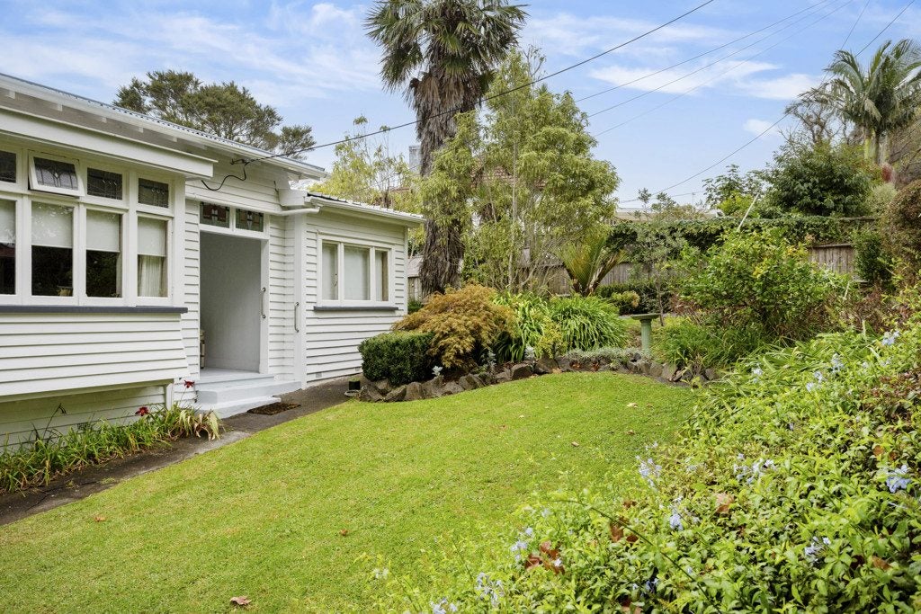 6 Seabrook Avenue, New Lynn, Auckland - Carousel 2