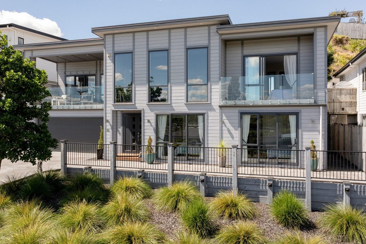 16 Gyle Place, Pyes Pa, Tauranga - Carousel 1