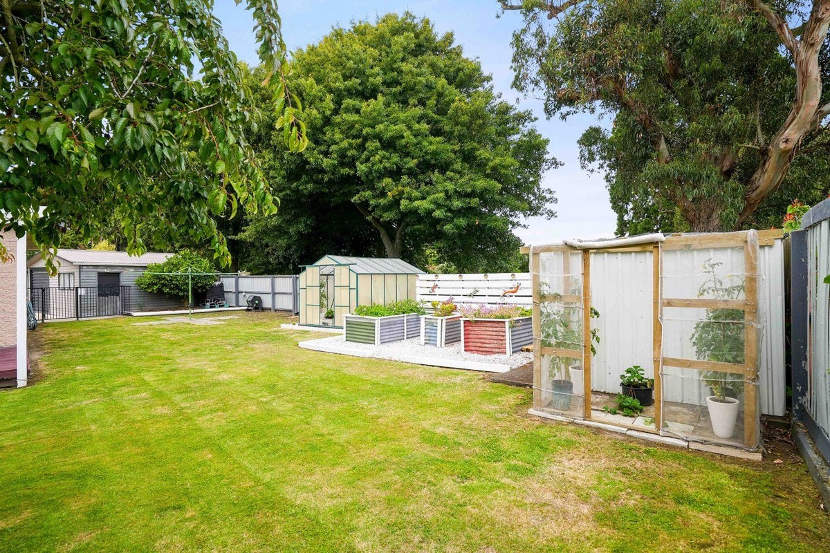 13 Parker Street, Hornby, Christchurch - Carousel 17