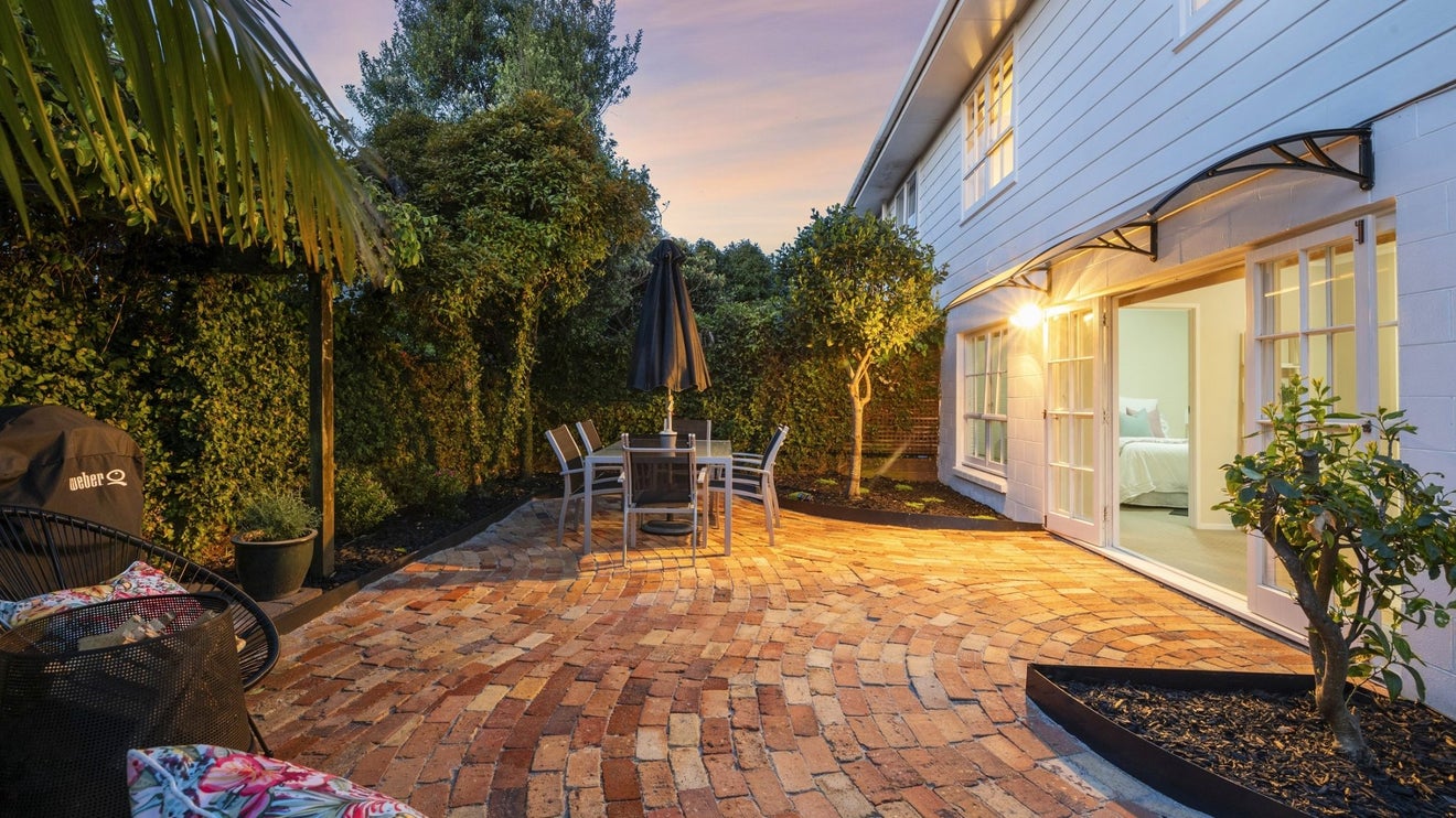 2/183 Shakespeare Road, Milford, Auckland - Carousel 1