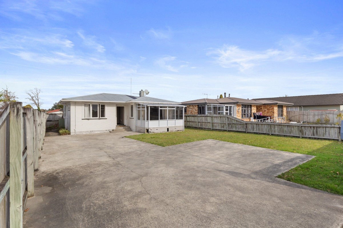 39 Collins Road, Melville, Hamilton, Waikato - Carousel 1