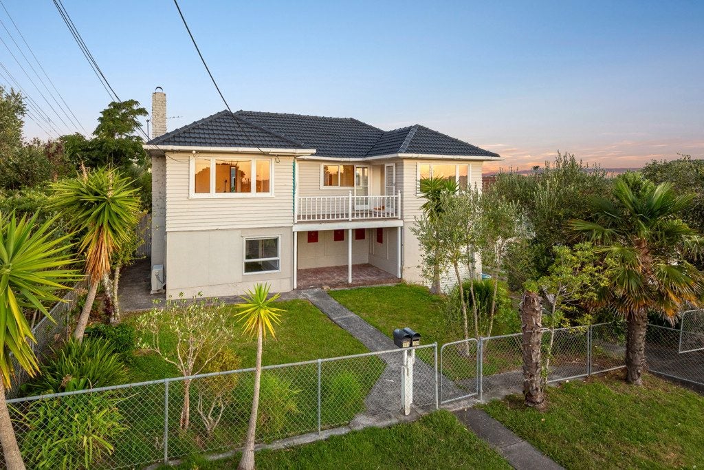 108 Eversleigh Road, Belmont, Auckland - Carousel 24