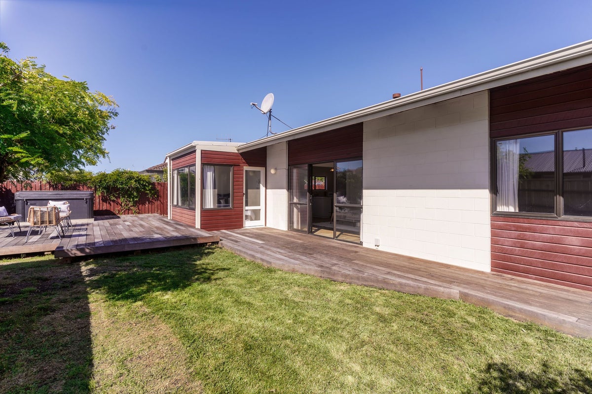 2/30 Celia Street, Redcliffs, Christchurch - Carousel 1