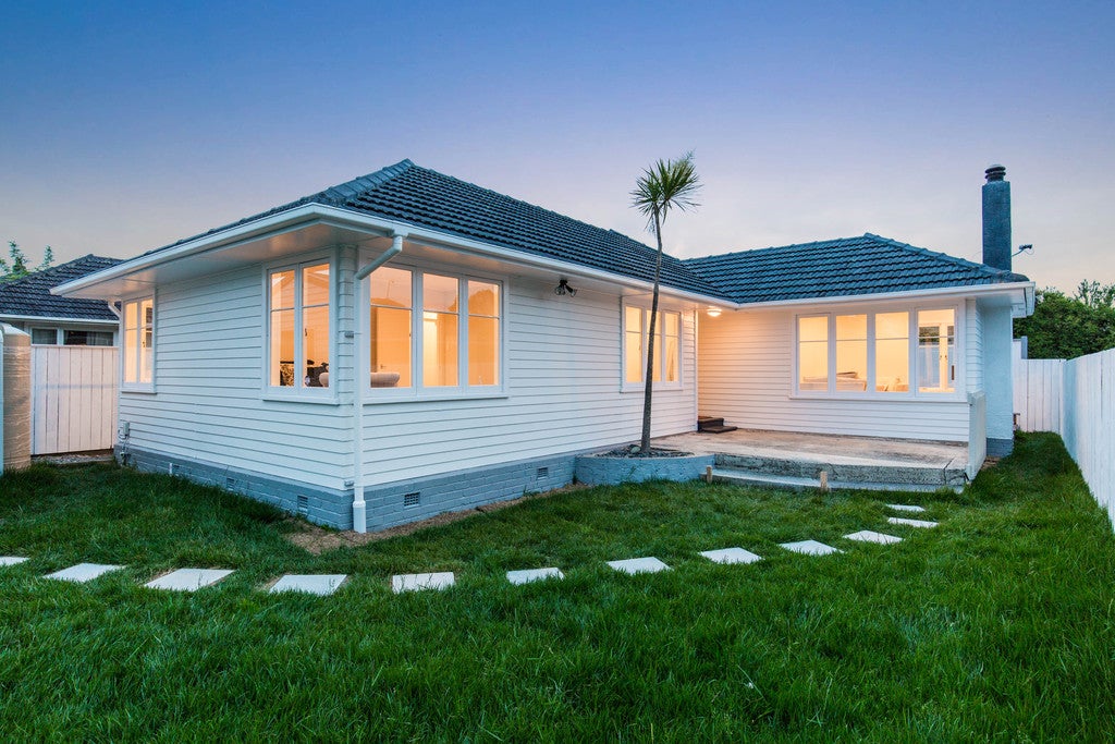 28 Kervil Avenue, Te Atatu Peninsula, Auckland - Carousel 1