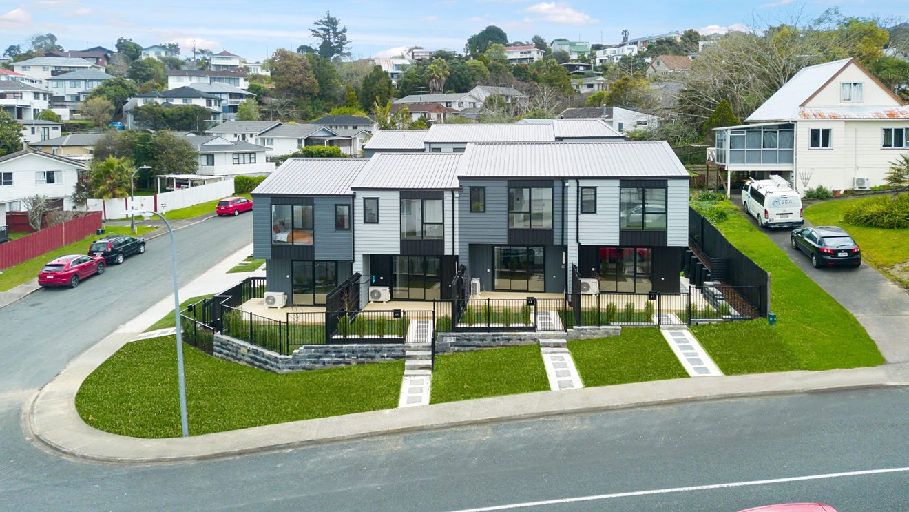 2/1B Tacitus Place, Totara Vale, Auckland - Carousel 1