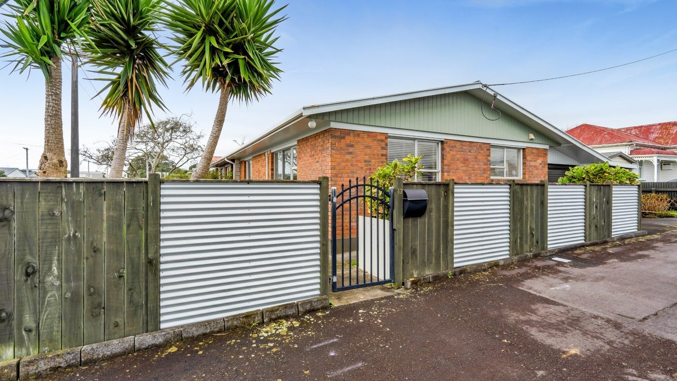 13 Kowhai Street, Strandon, New Plymouth - Carousel 17