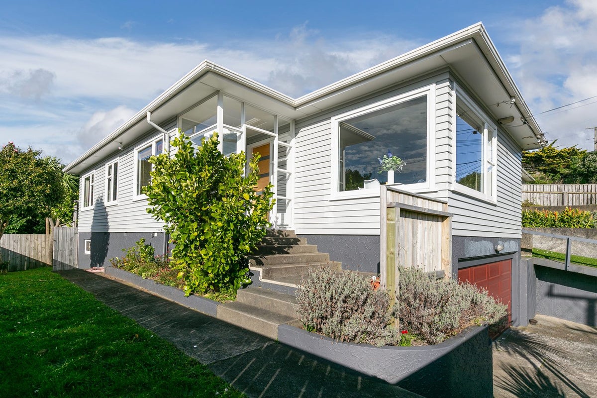 5 Fraser Avenue, Johnsonville, Wellington - Carousel 1