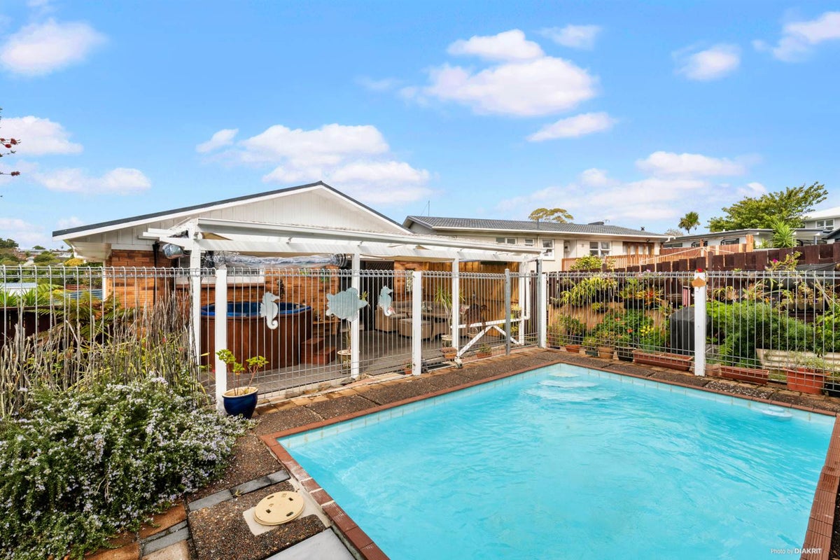 3 Boys Place, Pakuranga Heights, Auckland - Carousel 1